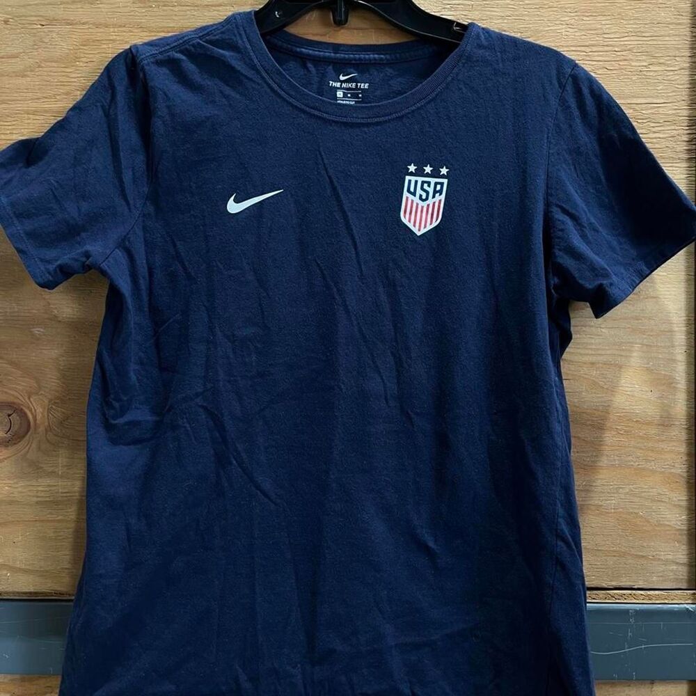 Nike Women's Navy and Black T-shirt